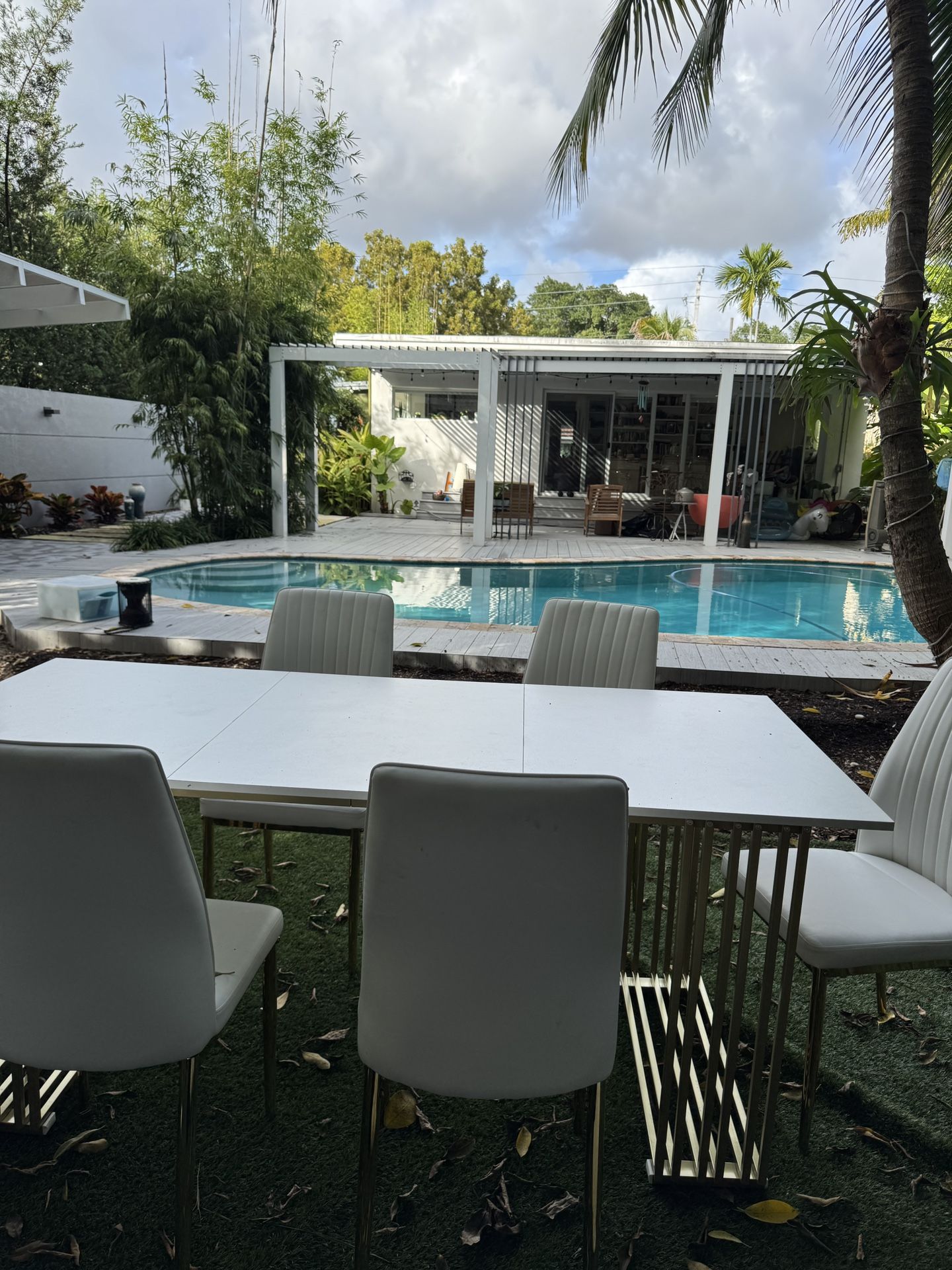 Mesa De Comedor Seis Sillas ( Dinner Table 6 Chairs )  Casi Nueva . Almost New