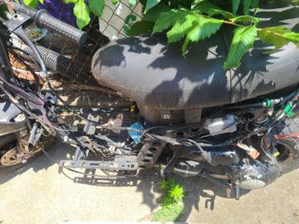 Hundred and fifty c c scooter for parts