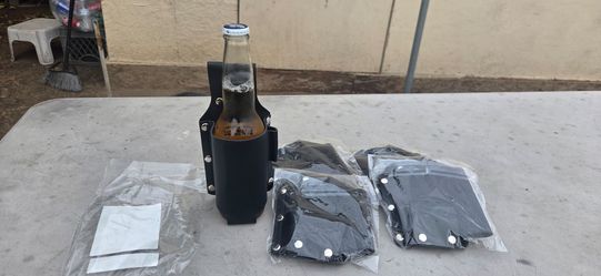 Funda de piel sintética para botellas chelas ..jugos.. sodas y mas .