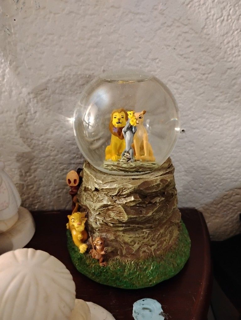 Vintage Lion King Snow Globe
