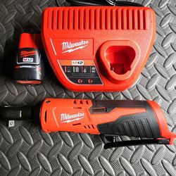 Milwaukee M12 Ratchet Battery And Charger 