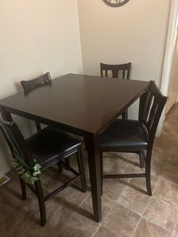 Dining table w/4 chairs