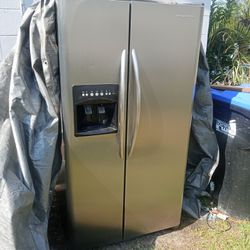 Frigidaire Ice Cold Side By Side Refrigerator Freezer For Sale And Pine Hills 375