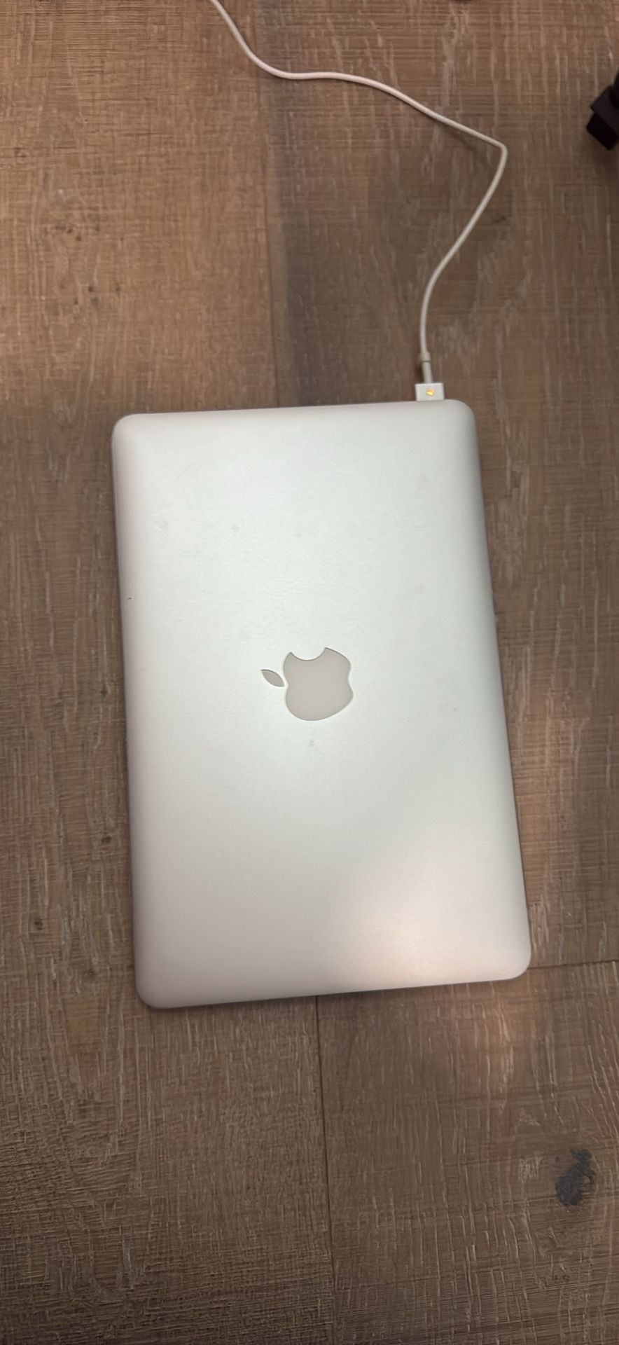 Macbook Air 11 inch version 10.15.1