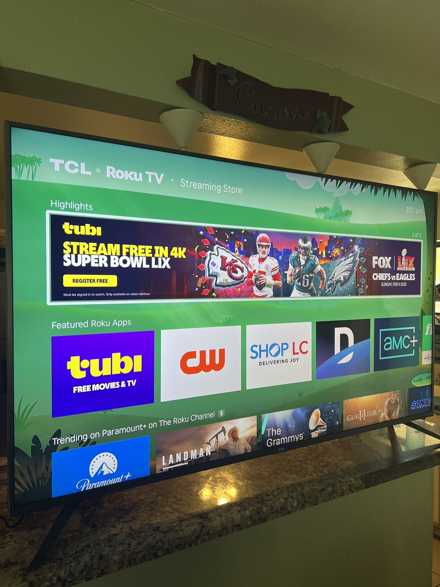 TCL 65 PULGADAS CLASS 6-SERIES 4K UHD DOLBY VISION HDR ROKU SMART TV - 65R615