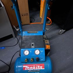 Makita MAC5200 3.0 Gallon  Air Compressor