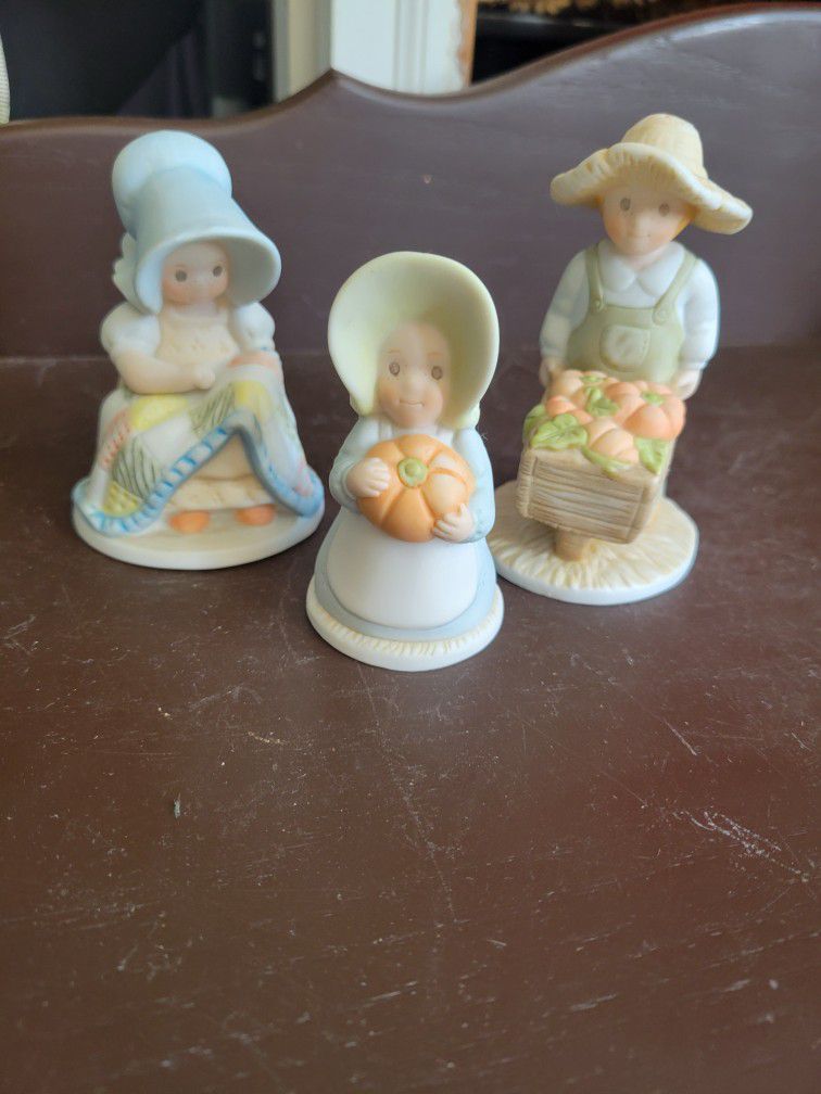 Circle Of Friends Autumn Figurines 