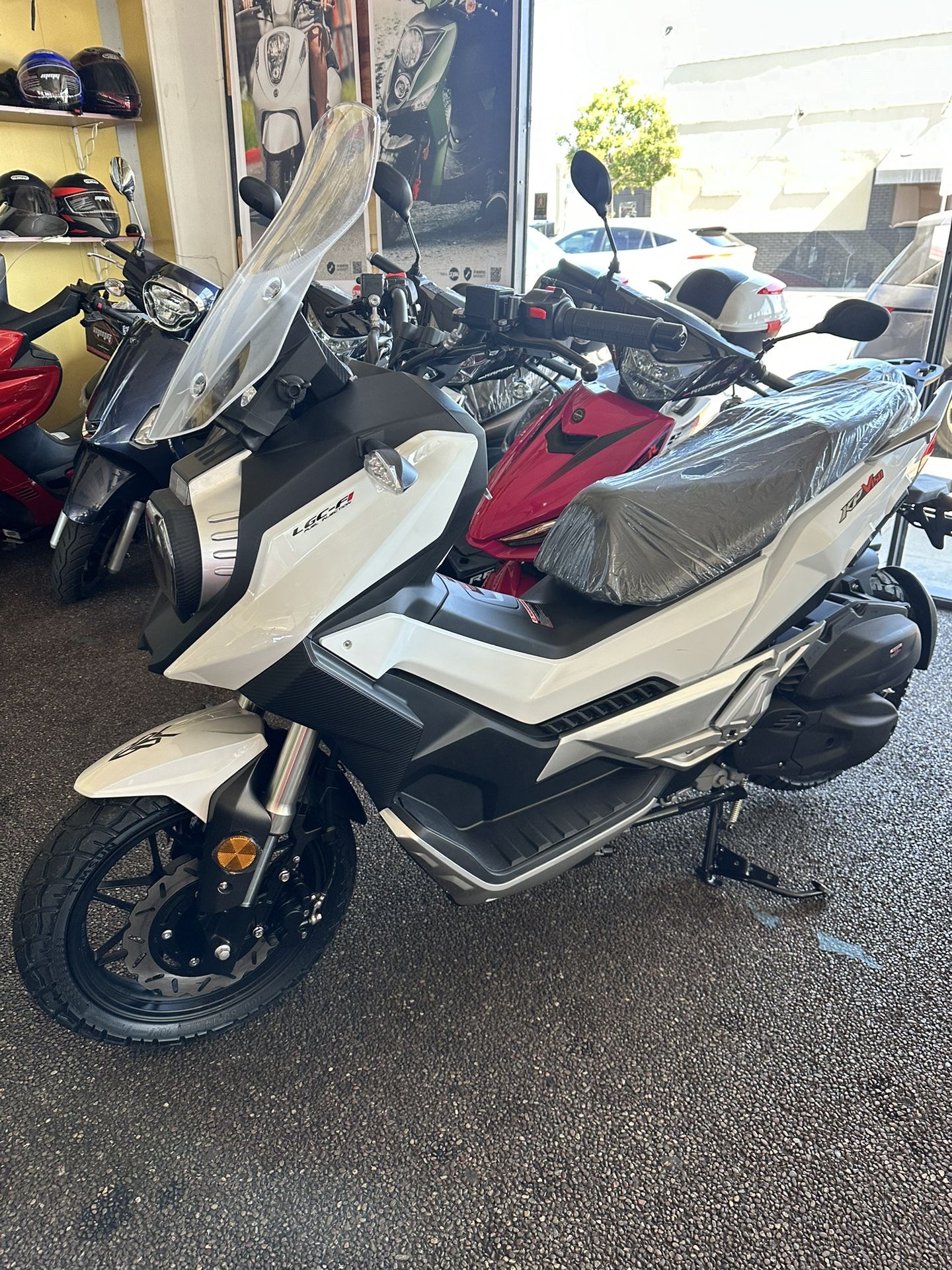 American Lifan KPV 150cc Adventures Scooter White Color