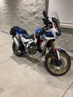 2022 africa twin ES adventure bike