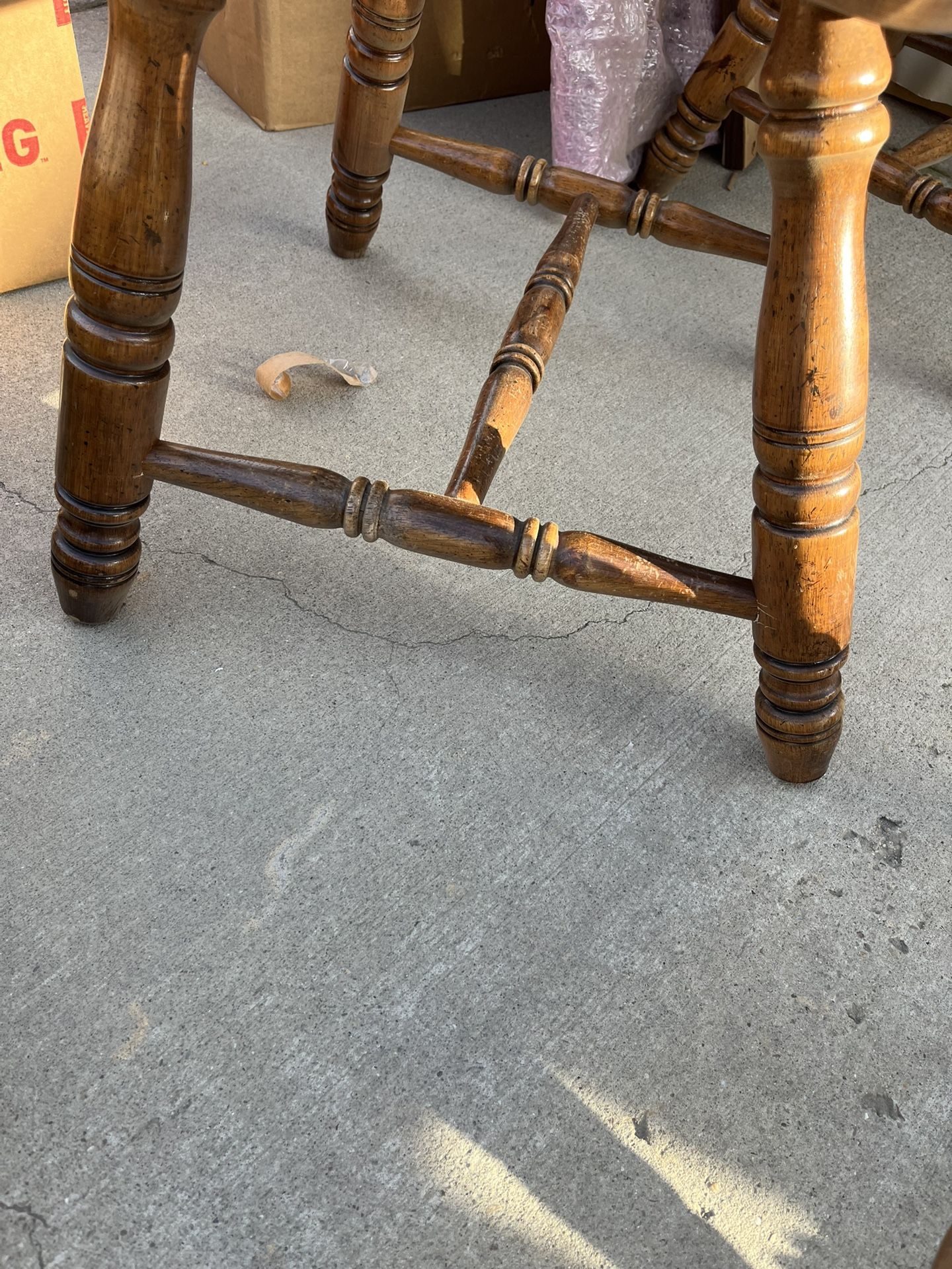 Ding Room Table With 2 Leafs And 6 Chairs