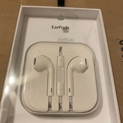 Brand New Apple Wired EarPods with Remote and Mic