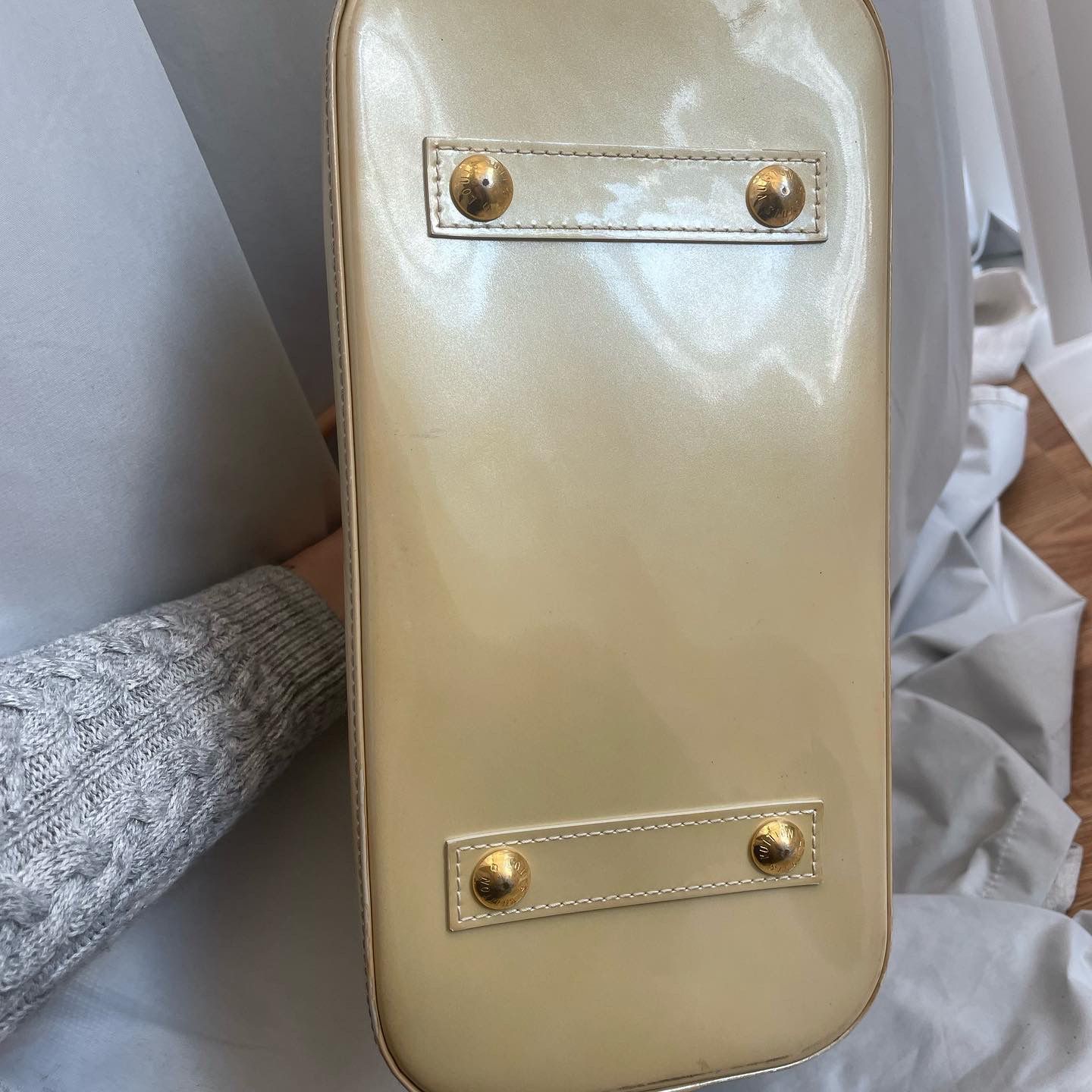 Louis Vuitton Alma Vernis GM Gold Beige Poudre for Sale in Humble, TX -  OfferUp