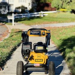 Commercial Grade Dewalt 3400 PSI Pressure Washer 2.5 GPM. 