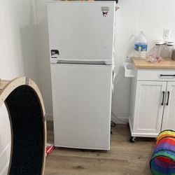 Avanti Refrigerator Top Freezer