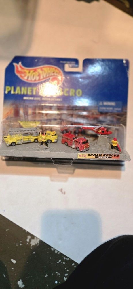 Hot Wheels Planet Micro Urban Rescue