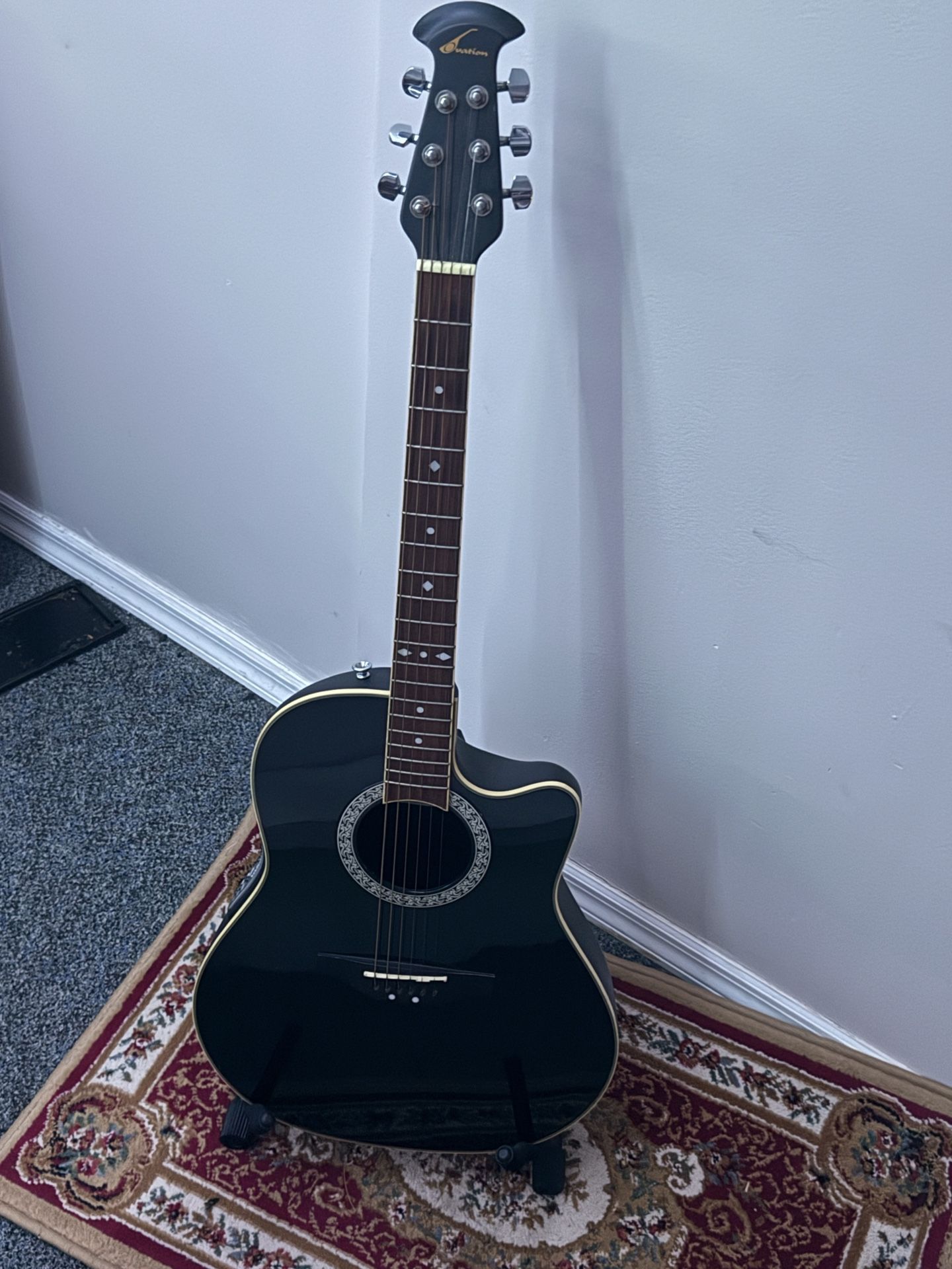 Ovation Celebrity CC 057 Guitar
