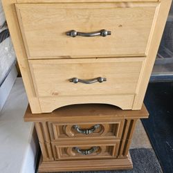 Used Nightstands,
good conditions
55 dlls for both, pickup only