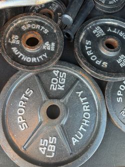 Very nice 45, 35, 25, 10, 5 lb Olympic weight plates. Iron and bumper available. $1 a lb Pair of 45s Pair of 35s Pair of 25s Pair of 10s Pair of 5s