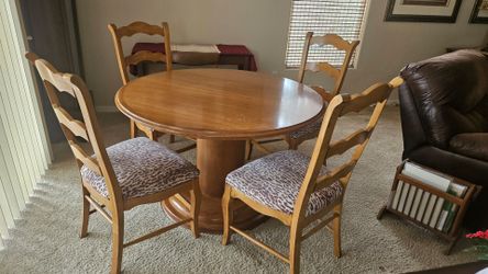 Round Table dining set