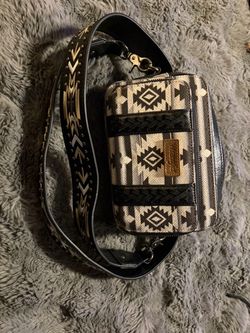 Wrangler cross body bag from buckle