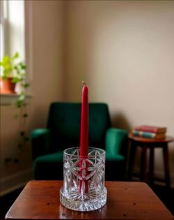 Vintage cut-crystal  candleholder featuring a traditional Pinweel Sturbust Patern 6"×4.5"