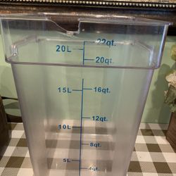 Winco Brand Food Container Model PCSC-22C, 22 Quarts Capacity, Has Built In Carrying Handles, Measurements Markings On The Outside, Polycarbonate Mate
