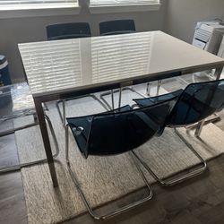 Dining Table (Free Delivery)🚚