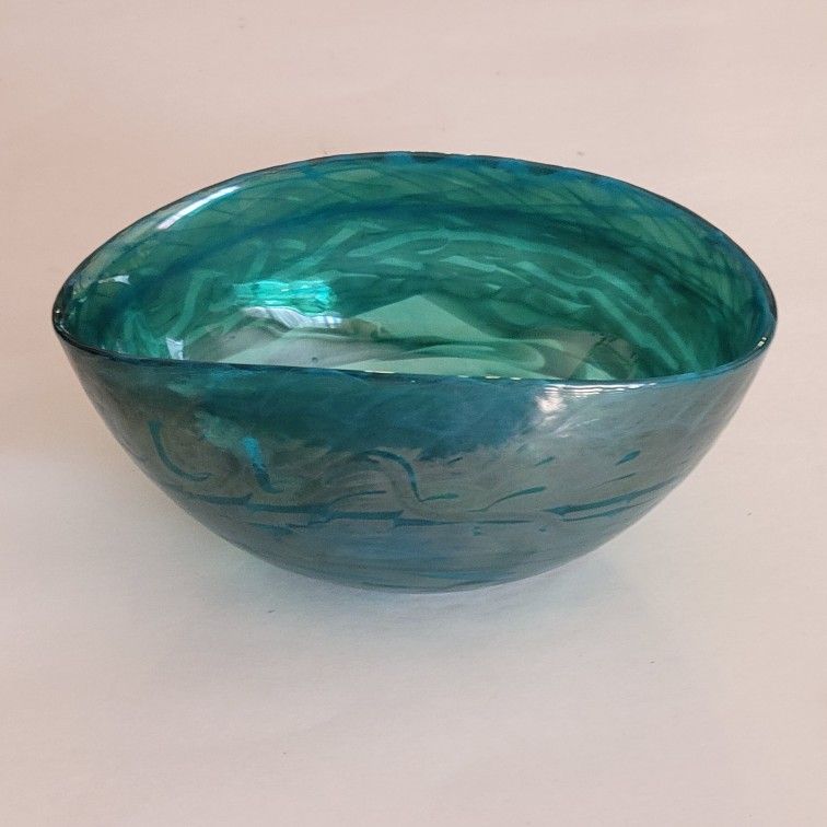 Vintage Murano Glass Turquoise Blue Green Bowl Trinket Dish Small Bowl.
Italy Made. Pre-owned, very good shape, no chips or cracks. It is
6.5x4". He