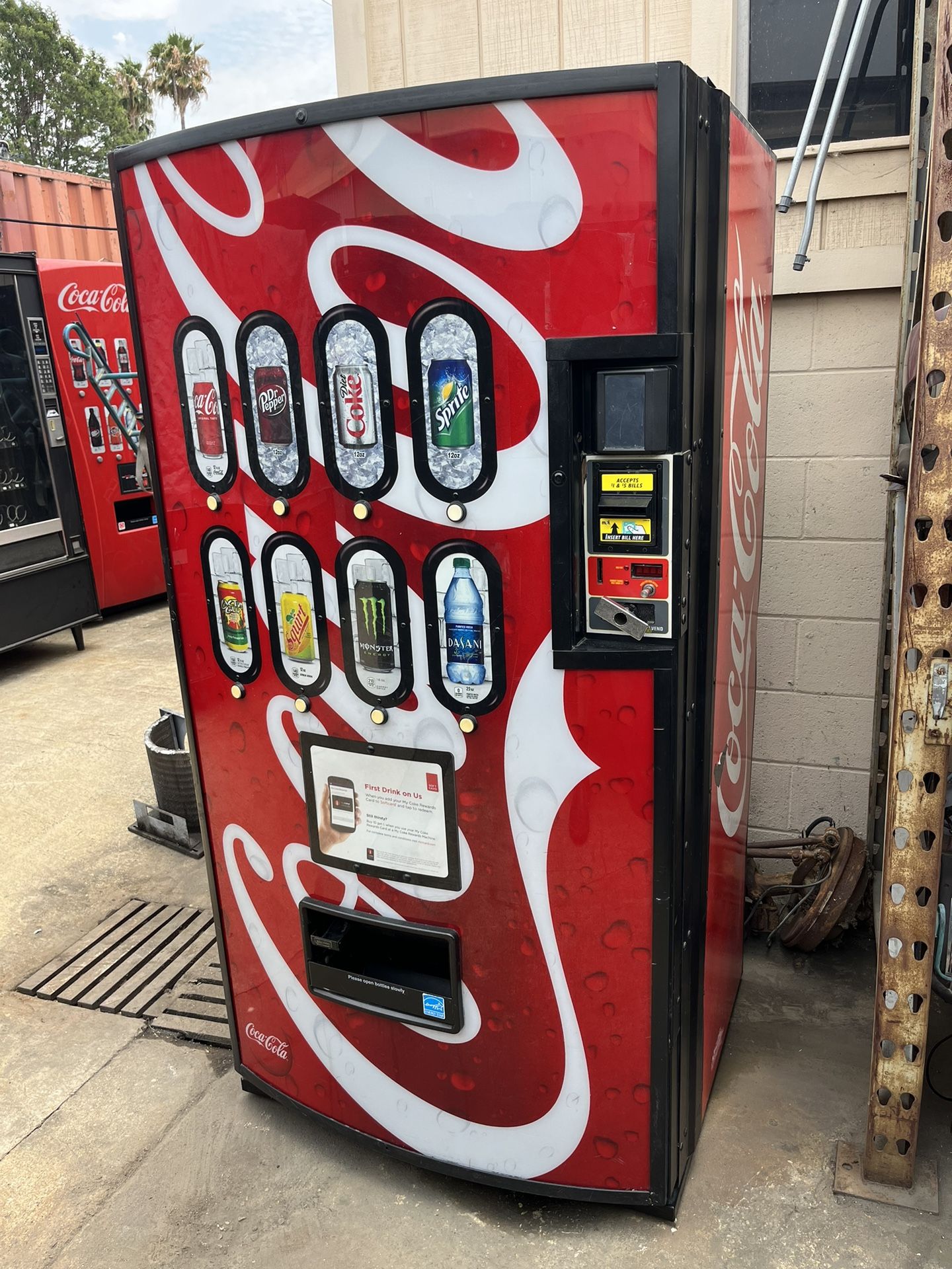 Royal 660-8 Vending Machine 100% Working Credit Card Ready
