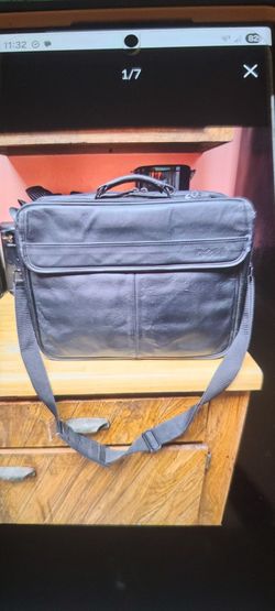 DELL LAPTOP COMPUTER CASE  ( NICE )