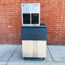 Hoshizaki F-801MAJ 22" Flake Ice Machine Head - 750 lb/24 hr, Air Cooled, 115v/1ph with 500 pound ice bin