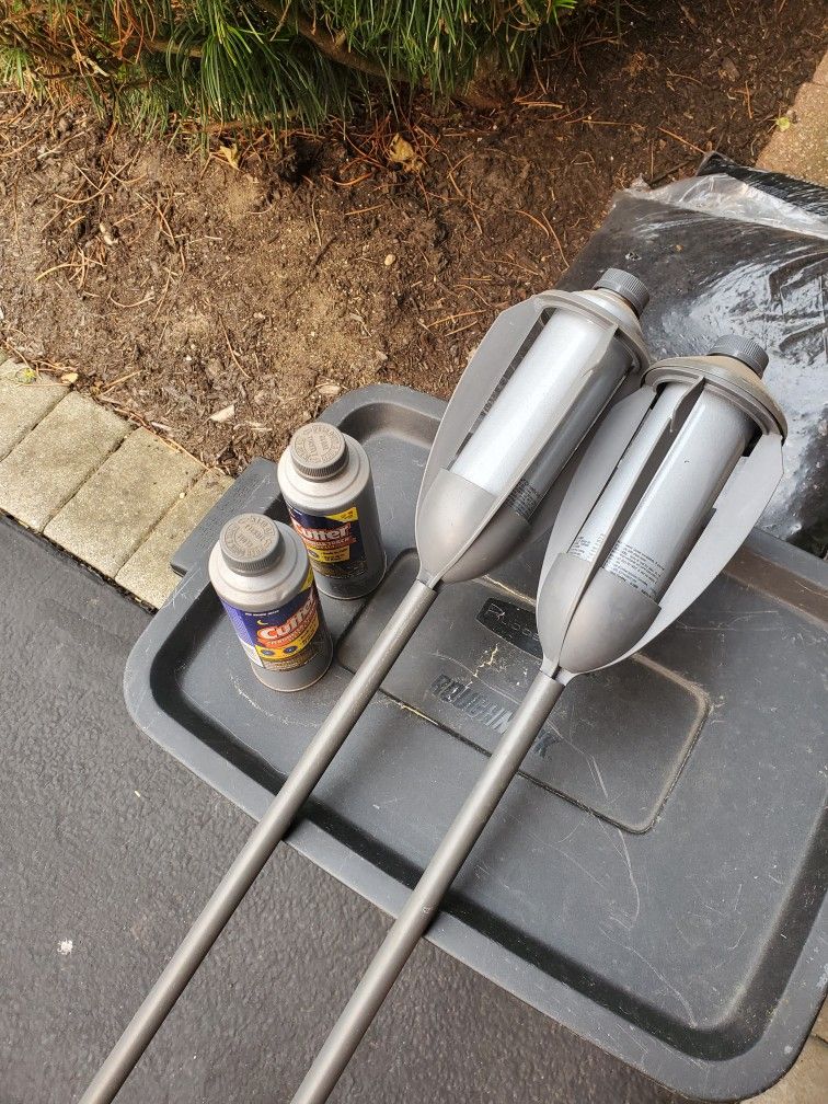 2 Cutter Citronella Torches with 2 refill 14 for all for Sale in Huntingtn Sta, NY OfferUp