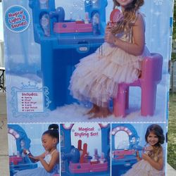 New Little Tikes Ice Princess Magic Mirror Toy Vanity Table and Chair