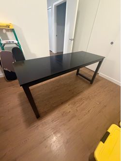 Large computer desk / table