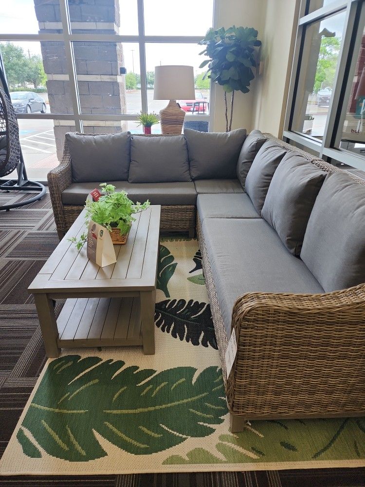 PATIO SET