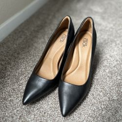 Women’s Black Pumps