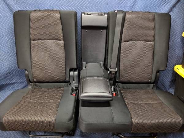 10-19 Toyota 4Runner 2nd Row Seats