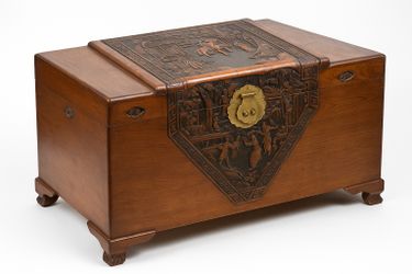 ✨ Exquisite Vintage Hand-Carved Chinese Camphor Wood Chest – Intricate Detail & Timeless Elegance– 38” x 18” x 20” 