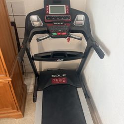Sole F80 Treadmill