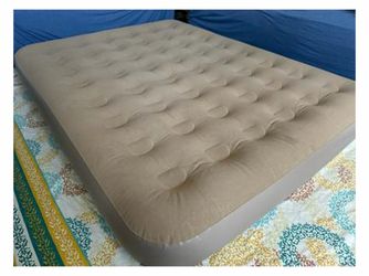 Air mattress with pump