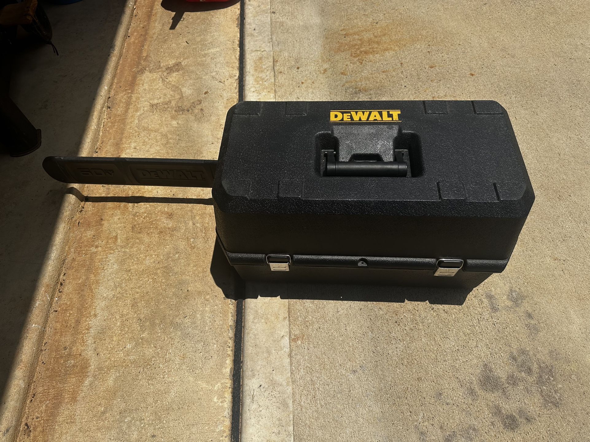 Dewalt Chainsaw 20”