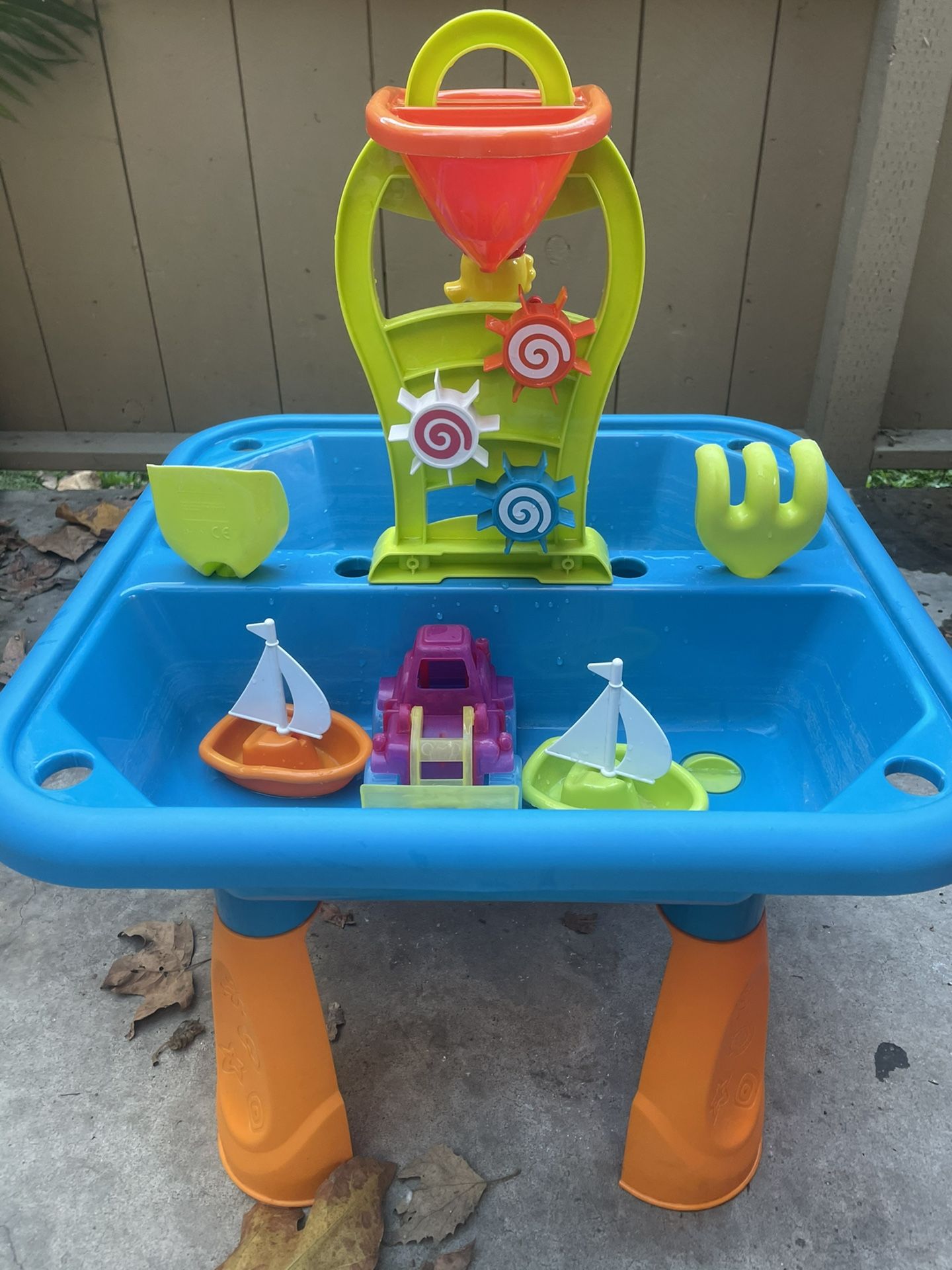 Water/Sand Table In Good Condition 