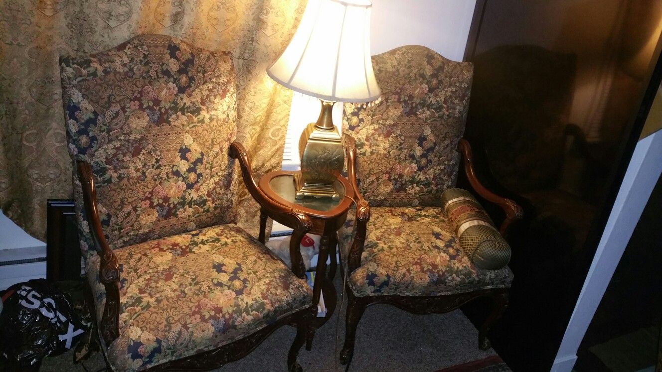 2 chair and table lamp