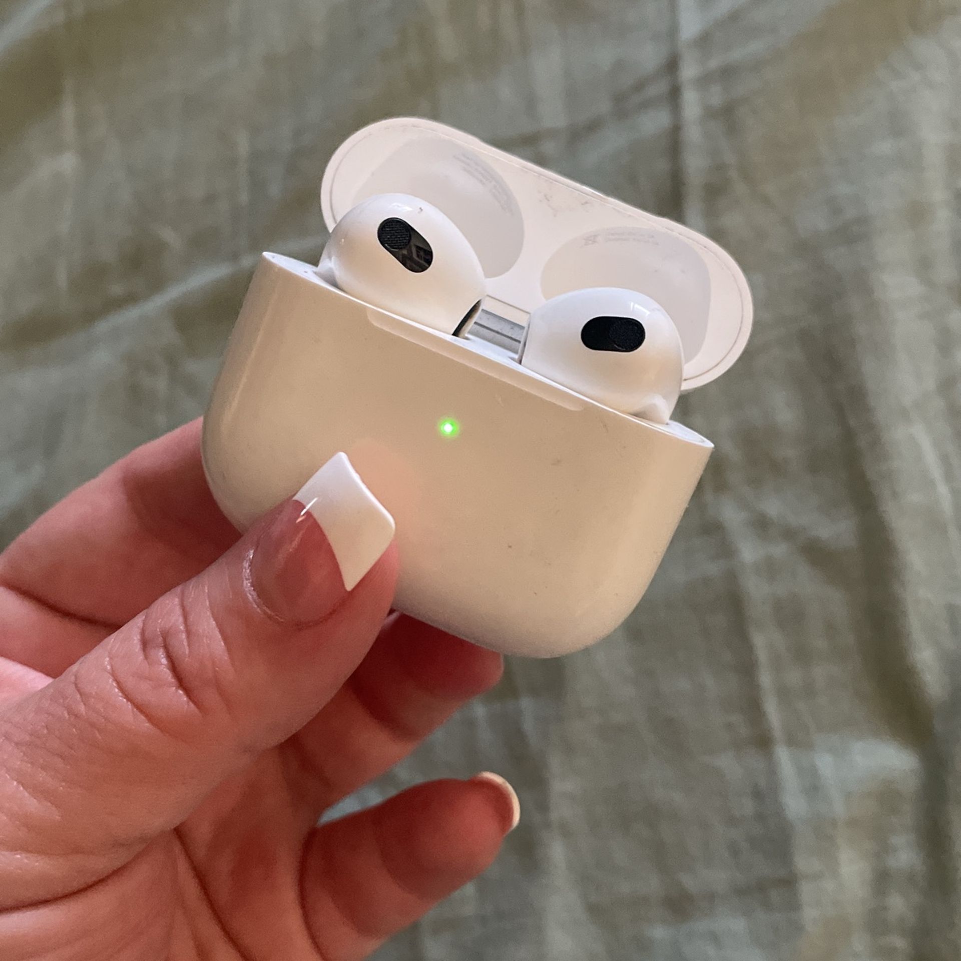 Apple AirPods Generation 3 Pro