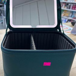 Lighted Train Case Green With LED Mirror