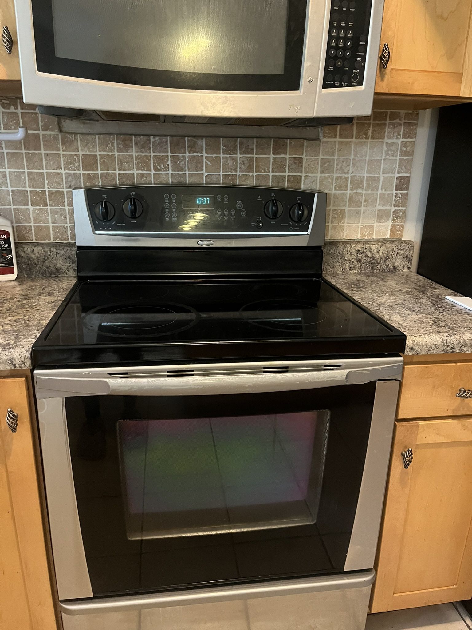Whirlpool 4-Burner Electric Stove With Warming Zone