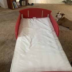 Toddler bed 