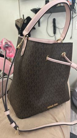 Michael kors bucket purse