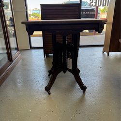 Vintage Antique Very inque & harming Side Table