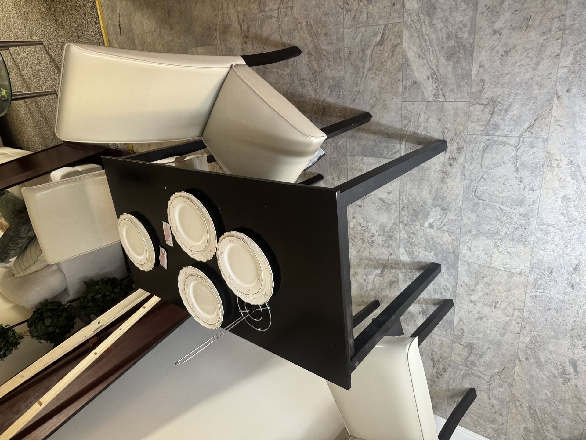 Table With 4 Chairs 